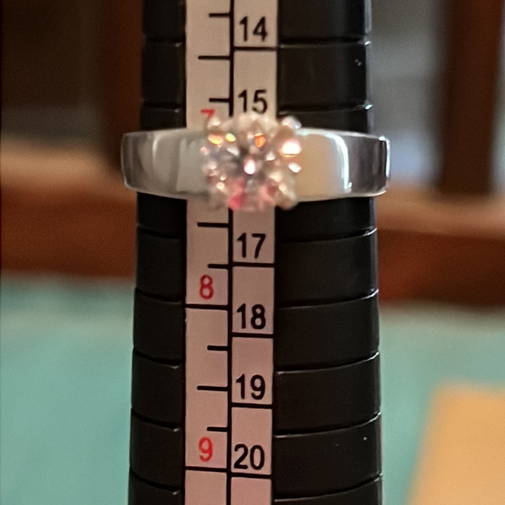 Sterling silver 1ct moissanite ring. - Picture 6 of 7